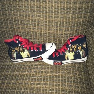Converse AC/DC Size 7 Women’s